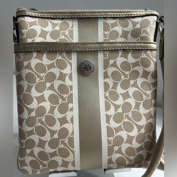 Coach Crossbag - Picture 2 of 6